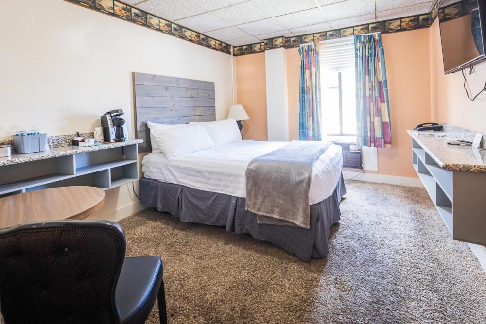Standard Queen Room interior